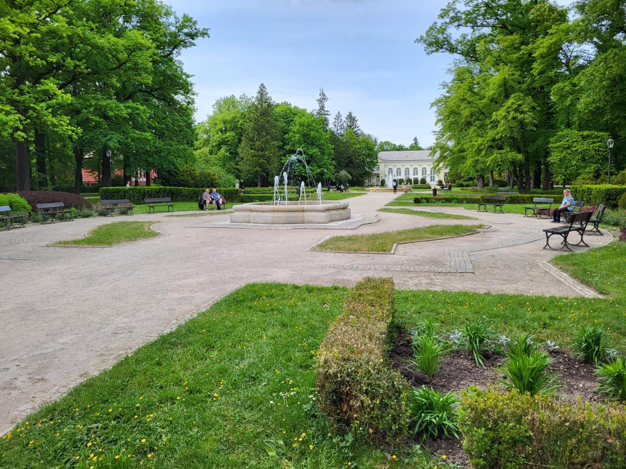 Villa Klara Cieplice เยเลเนียกูรา ภายนอก รูปภาพ